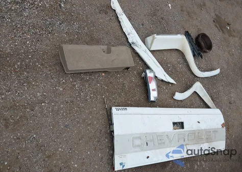 1997 Chevrolet C1500 Fleetside z USA, uszkodzony, nr VIN 2GCEC19R4V1218362